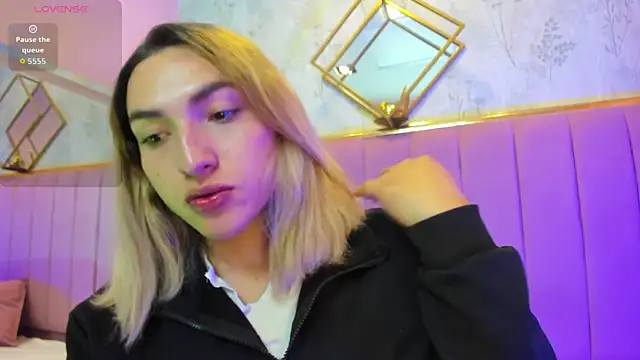 TomLondon  online show from January 2026 07:28:02 PM