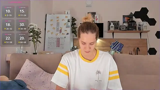 Girl alone home online show from October 2025 02:06:01 PM