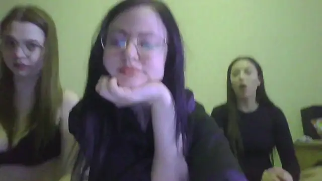 German Eva online show from March 2025 10:06:02 AM