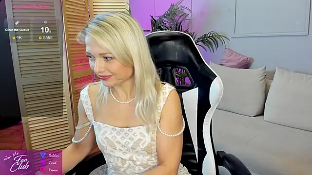 Gloria Lovely online show from December 2024 02:00:02 PM