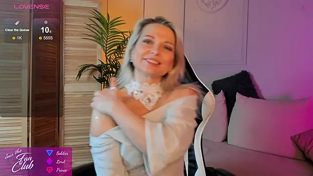 Gloria Lovely online show from December 2024 02:27:01 PM