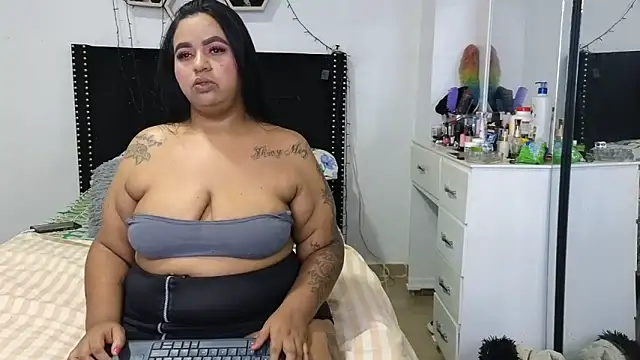 Snapshot of charlotte_077 chatting on June 2026 05:05:01 AM charlotte 077 online show from June 2026 05:05:01 AM