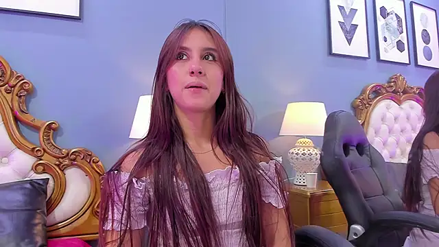 Snapshot of AlanaJones1 chatting on February 2025 03:43:02 AM AlanaJones1 online show from February 2025 03:43:02 AM