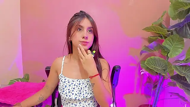 Snapshot of AlanaJones1 chatting on March 2025 03:59:02 AM AlanaJones1 online show from March 2025 03:59:02 AM