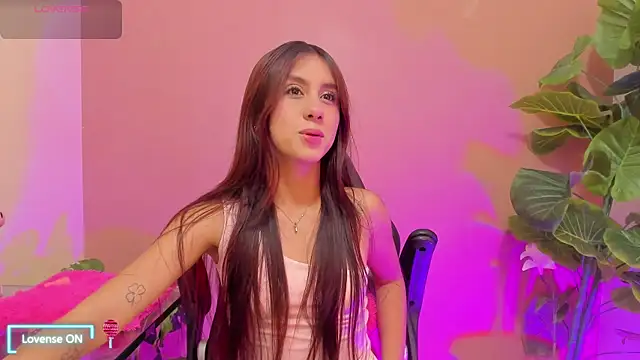 Snapshot of AlanaJones1 chatting on March 2025 03:54:02 AM AlanaJones1 online show from March 2025 03:54:02 AM