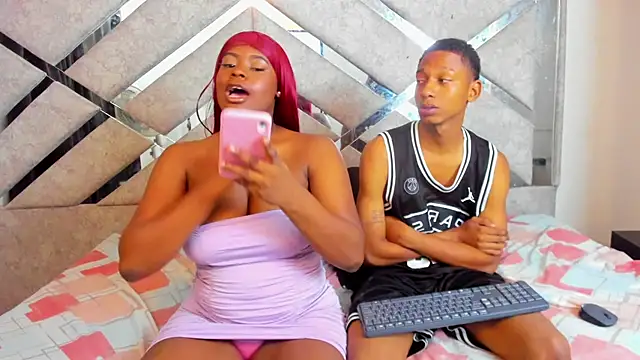 EvaxEmma online show from February 2025 01:11:02 PM