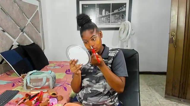 EvaxEmma online show from April 2026 01:41:01 PM