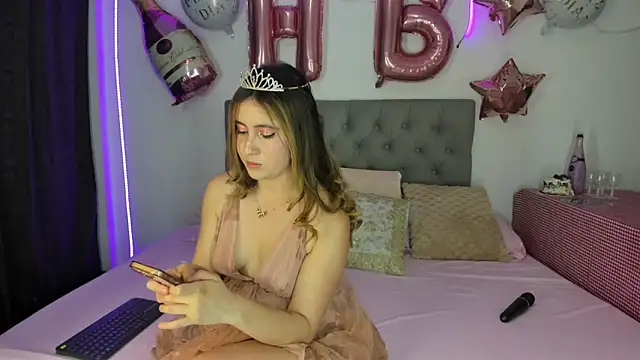 Nicol Swift  online show from September 2025 12:10:02 AM