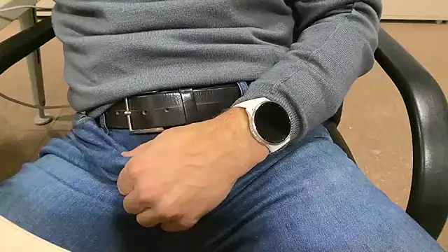 alessandroman2114 online show from November 2025 05:24:01 PM