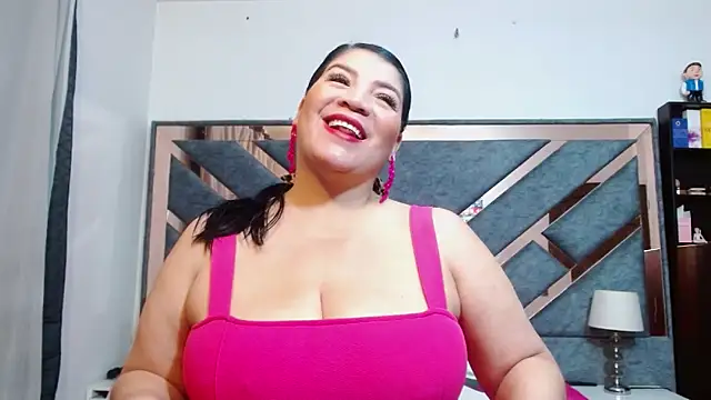 KarlaTesg online show from November 2025 10:25:01 AM