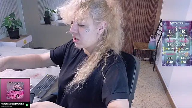 Eli666uwu online show from September 2025 11:35:01 AM