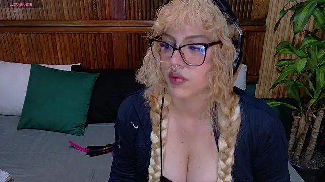 Eli666uwu online show from October 2025 09:48:02 PM