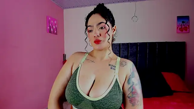 Snapshot of KayllaEvanss_ chatting on December 2024 03:15:01 PM KayllaEvanss online show from December 2024 03:15:01 PM