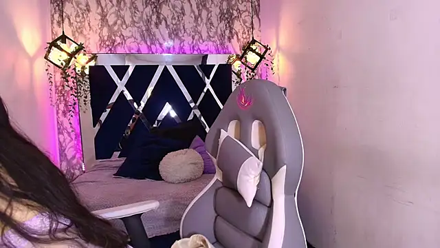 Karla hernandez  online show from October 2025 11:57:02 AM