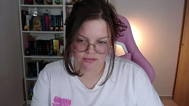 Snapshot of Gabiwaifu chatting on June 2026 05:17:02 AM Gabiwaifu online show from June 2026 05:17:02 AM