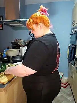 bbw olive peach online show from February 2025 04:35:01 PM