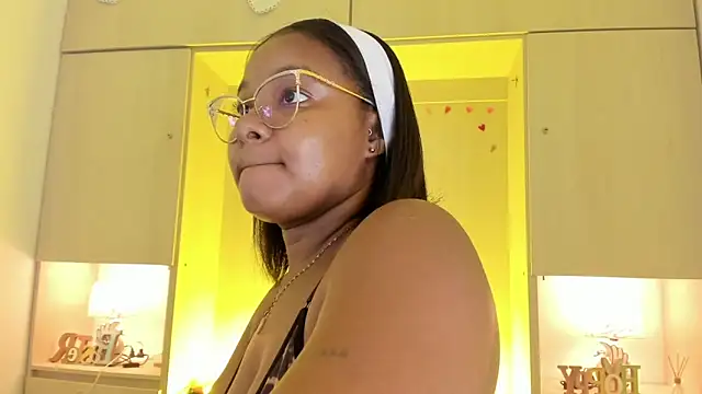 tamaraa smiith online show from November 2025 07:36:02 PM