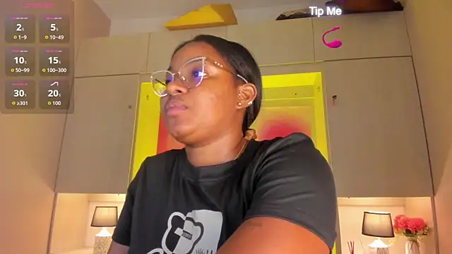 Snapshot of tamaraa_smiith chatting on May 2026 07:32:02 PM tamaraa smiith online show from May 2026 07:32:02 PM