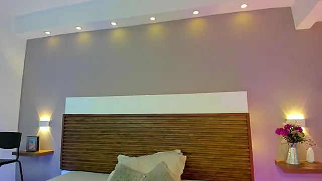 Adelehottman online show from March 2026 12:34:01 PM