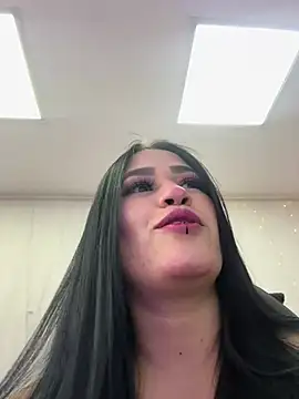 chica Hetfield online show from December 2024 03:20:02 PM