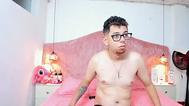 Derek and Skarlet online show from November 2025 04:11:02 PM