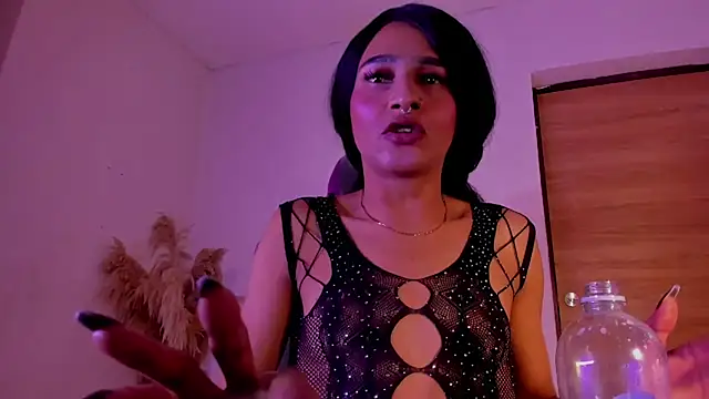 carolinemiller7 online show from December 2025 08:02:01 PM