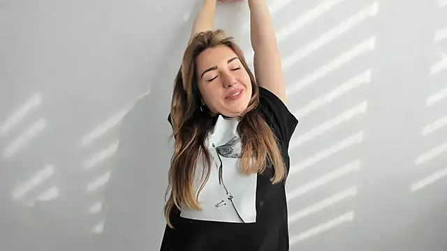 Summmmersky online show from March 2025 06:42:02 AM