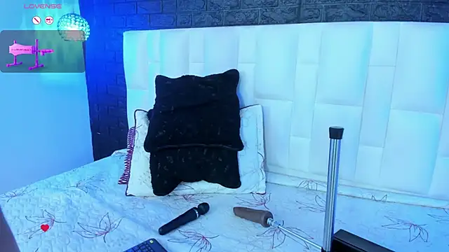 Abbyadams online show from October 2025 03:17:01 AM