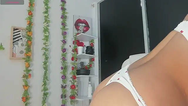 UrNewFantasy online show from February 2025 02:10:01 PM