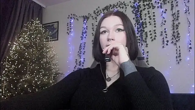 Snapshot of Emmy_m00n chatting on December 2024 09:51:02 AM Emmy m00n online show from December 2024 09:51:02 AM