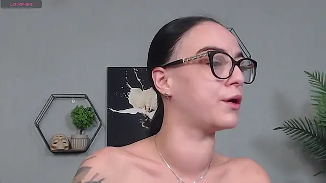 IzabelllNoir online show from March 2026 06:02:01 AM