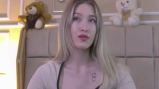 Snapshot of SerenaBennet chatting on April 2026 07:45:01 AM SerenaBennet online show from April 2026 07:45:01 AM