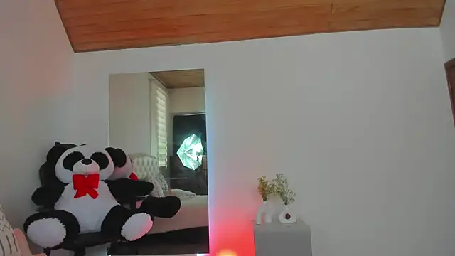 AtheneaRossi online show from March 2025 07:39:01 PM