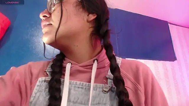 vitoria23  online show from April 2026 02:20:01 PM