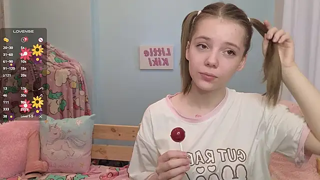 Snapshot of PrincessLittleKiki chatting on October 2025 07:18:02 AM PrincessLittleKiki online show from October 2025 07:18:02 AM