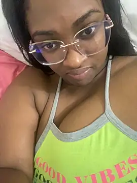 Snapshot of _MARRTINNA_ chatting on December 2024 07:57:01 AM MARRTINNA online show from December 2024 07:57:01 AM