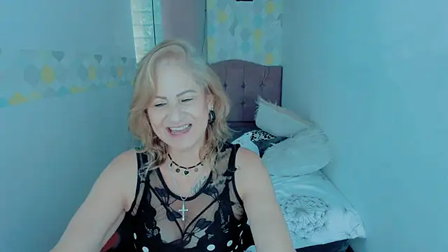 ScarletHoot  online show from January 2025 05:53:01 PM