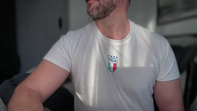 Mr Beef online show from December 2025 02:33:01 PM