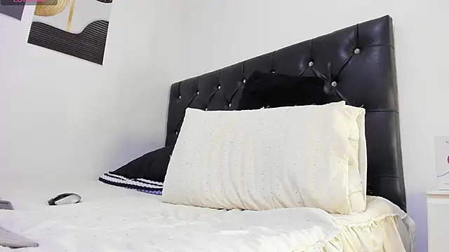 Sebastian-Dash online show from November 2025 12:00:02 AM