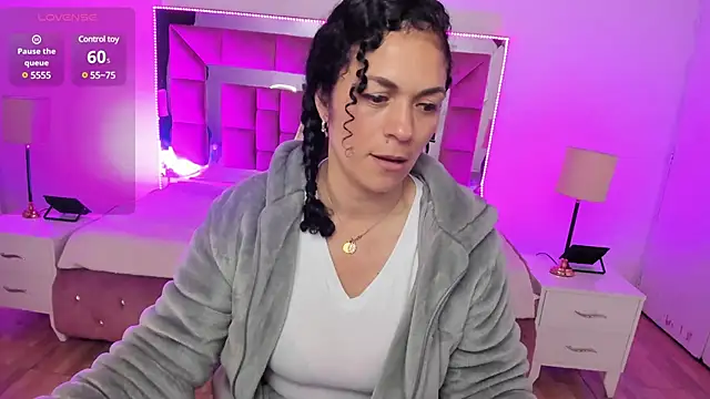 Aliciia cute1 online show from March 2025 09:48:02 PM