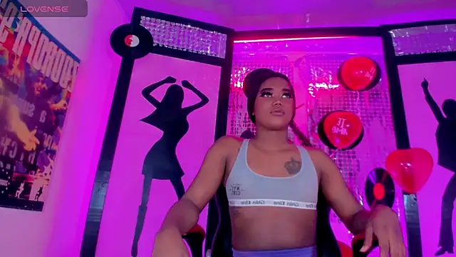 naomy  xx online show from February 2025 04:45:02 PM