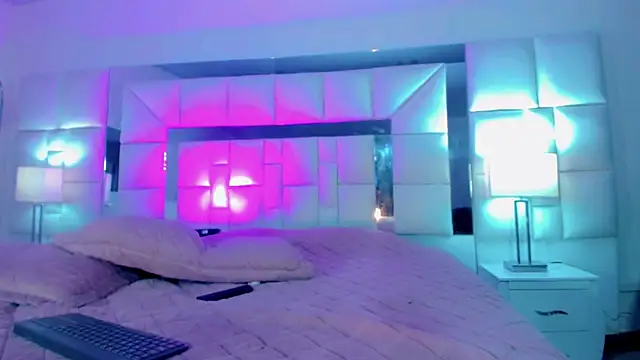 naomy  xx online show from March 2025 07:26:02 PM