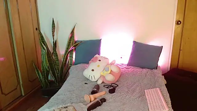 kittycatw online show from September 2025 03:33:01 PM