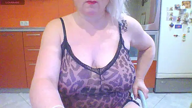 mira robinsonnn online show from February 2026 02:08:02 AM