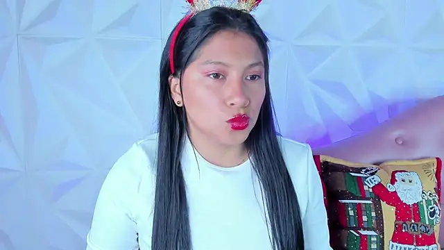 LinnaGardenia online show from December 2024 12:44:02 PM