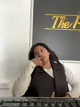 LinnaGardenia online show from December 2024 04:46:02 PM