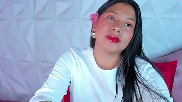 LinnaGardenia online show from December 2024 12:47:02 PM