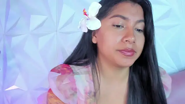 LinnaGardenia online show from February 2025 01:21:02 PM