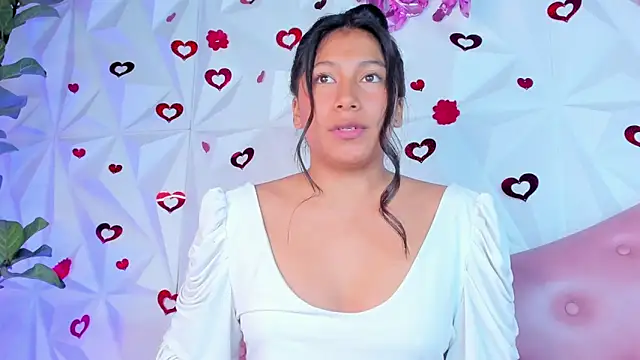 LinnaGardenia online show from February 2025 04:55:01 PM