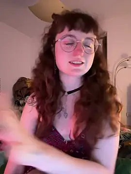 Snapshot of _foxygirl_ chatting on March 2025 06:43:01 PM  foxygirl  online show from March 2025 06:43:01 PM